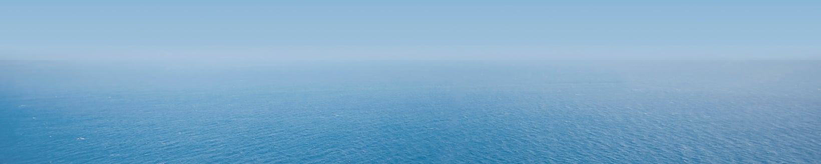 Offenes Meer im Windpark Horns Rev 3 unter klarem Himmel. Offenes Meer im Windpark Horns Rev 3 unter klarem Himmel.