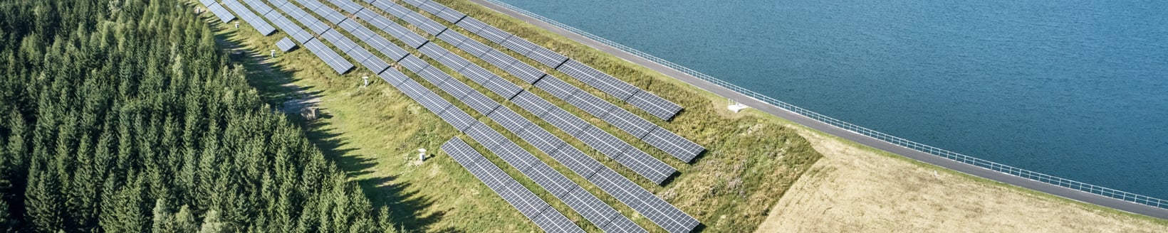 Photovoltaik-Anlage am Oberbecken des Pumpspeicherwerks Markersbach auf dem Hundsmarter im Erzgebirge. Photovoltaik-Anlage am Oberbecken des Pumpspeicherwerks Markersbach auf dem Hundsmarter im Erzgebirge.