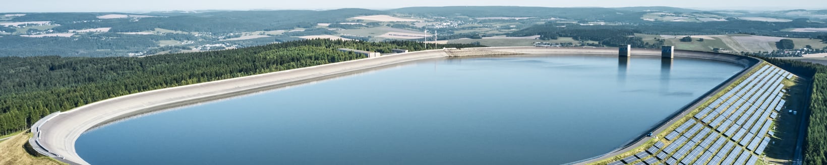 Oberbecken des Pumpspeichers Markersbach mit Photovoltaik-Anlage